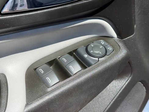 Used 2024 Chevrolet Equinox LT w/ Driver Convenience Package AWD/4WD image 9