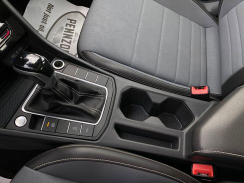 Used 2025 Volkswagen Jetta SE FWD image 17
