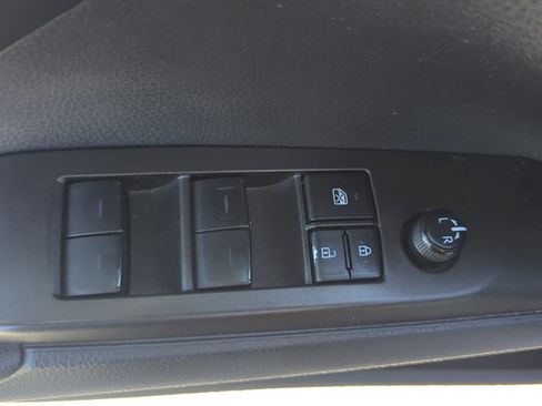 Used 2023 Toyota Camry SE image 11