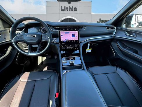 New 2025 Jeep Grand Cherokee Limited w/ Luxury Tech Group II image 10