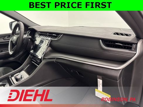 New 2025 Jeep Grand Cherokee L Laredo w/ Luxury Tech Group I image 17