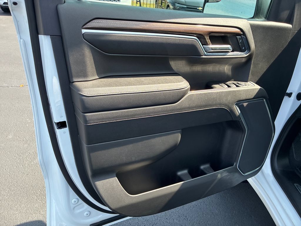 Used 2023 Chevrolet Silverado 1500 LT AWD/4WD image 12