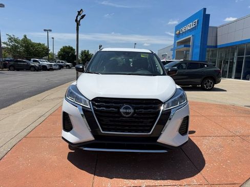 Used 2022 Nissan Kicks S FWD image 2