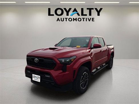 Certified 2025 Toyota Tacoma TRD Sport image 1