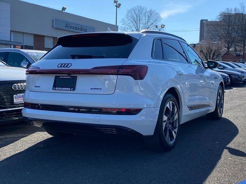 Used 2022 Audi e-tron Premium image 2
