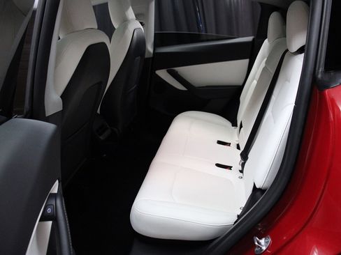 Used 2022 Tesla Model Y Long Range AWD/4WD image 27