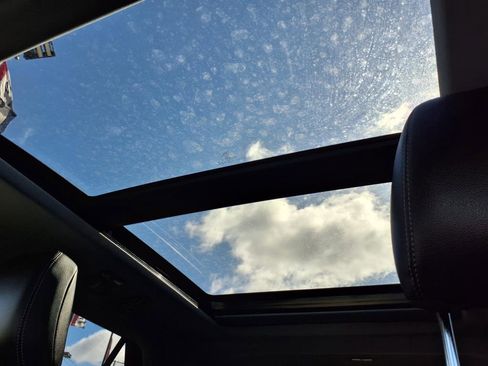 Used 2020 Ford Explorer XLT w/ Equipment Group 202A image 9