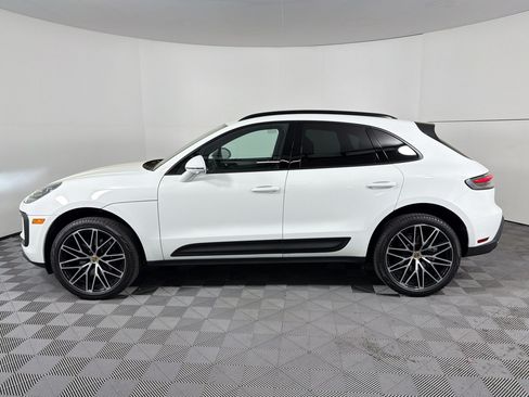 Certified 2026 Porsche Macan AWD/4WD image 2