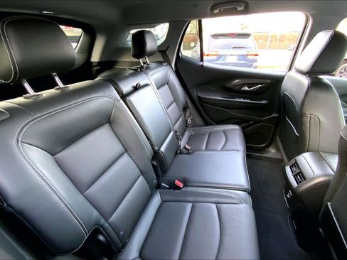 Used 2022 GMC Terrain SLT image 17