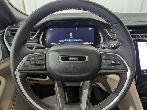 Used 2024 Jeep Grand Cherokee Limited image 19