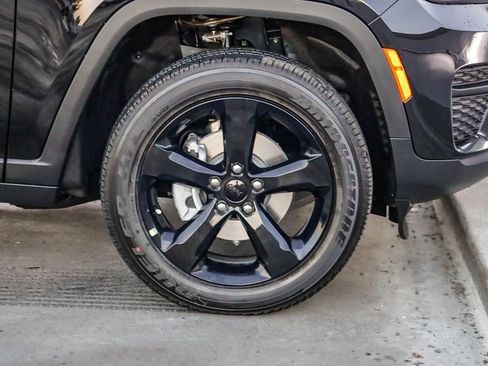 New 2025 Jeep Grand Cherokee Altitude image 11