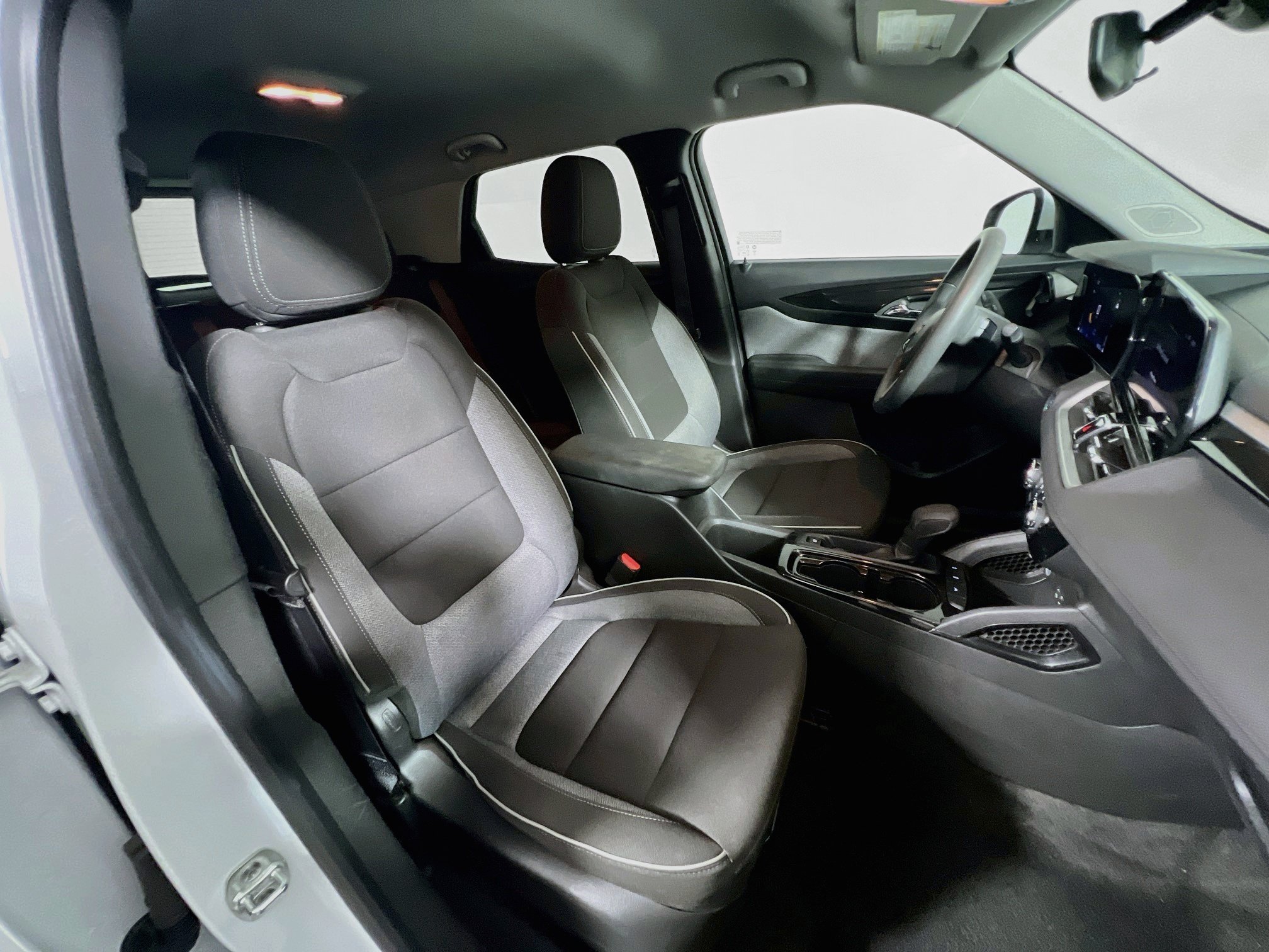 Used 2025 Chevrolet TrailBlazer LT FWD image 31
