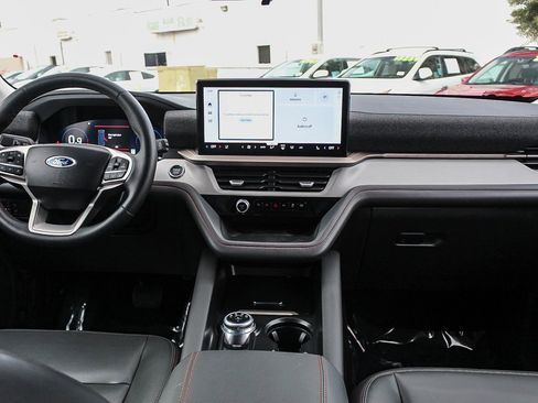 Used 2025 Ford Explorer Active w/ Active Comfort Package image 14