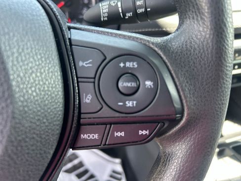 Used 2021 Toyota RAV4 XLE image 17