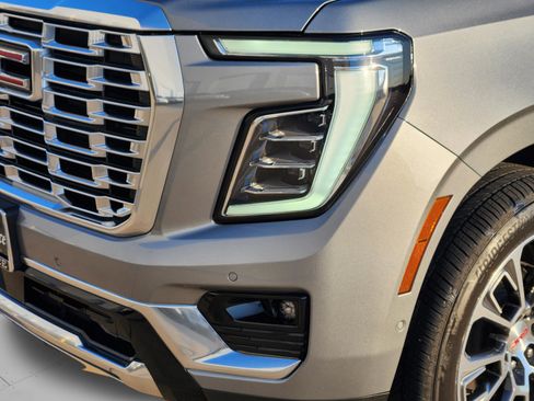 Used 2026 GMC Yukon Denali w/ Sun & Power Step Package AWD/4WD image 33
