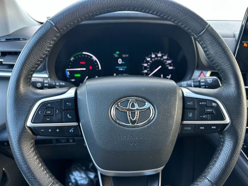 Used 2023 Toyota Sienna XLE image 26
