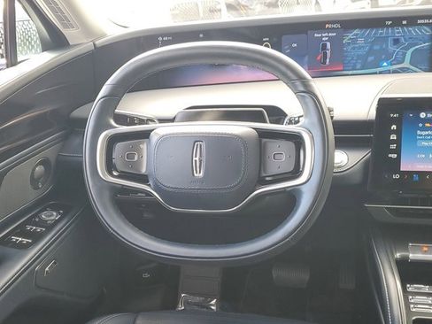 Certified 2024 Lincoln Nautilus Reserve w/ Equipment Group 202A image 17