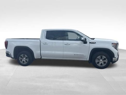 Used 2024 GMC Sierra 1500 SLT image 2