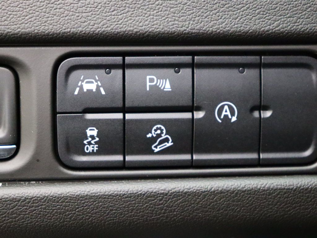 Used 2023 GMC Yukon AT4 w/ LPO, Floor Liner Package AWD/4WD image 11