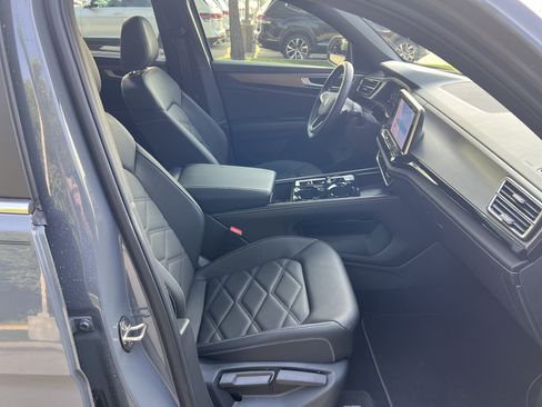 Used 2024 Volkswagen Atlas Cross Sport SE FWD image 28