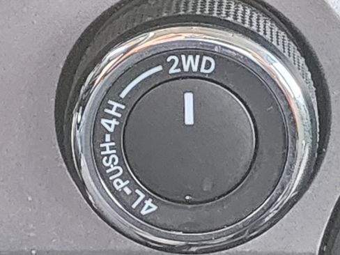 Used 2016 Toyota Tacoma SR image 11