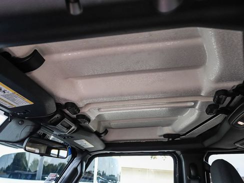 Used 2025 Jeep Wrangler Unlimited Rubicon AWD/4WD image 25