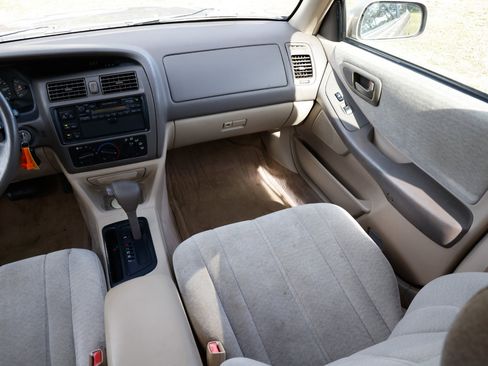 Used 1998 Toyota Avalon XLS image 22
