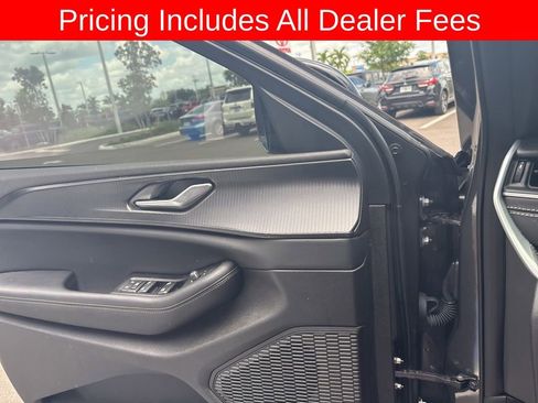 Used 2025 Jeep Grand Cherokee L Altitude RWD image 12