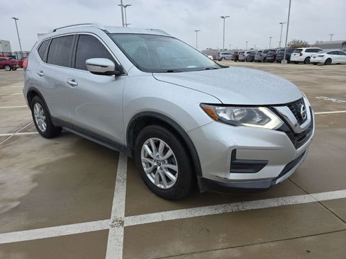 Used 2017 Nissan Rogue SV image 8