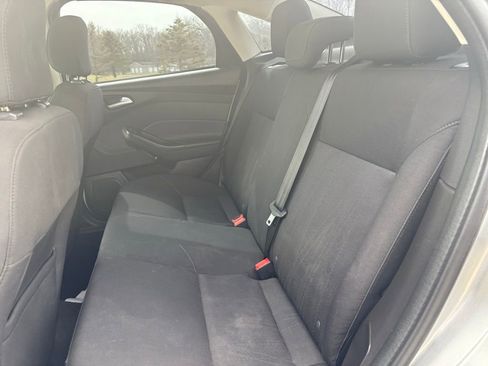 Used 2018 Ford Focus SE w/ SE Appearance Package FWD image 12