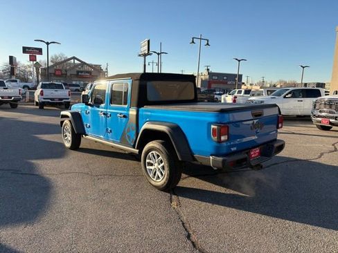 Certified 2023 Jeep Gladiator Sport image 4