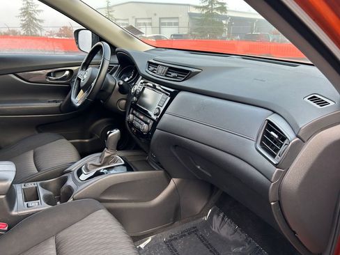 Used 2020 Nissan Rogue SV image 26