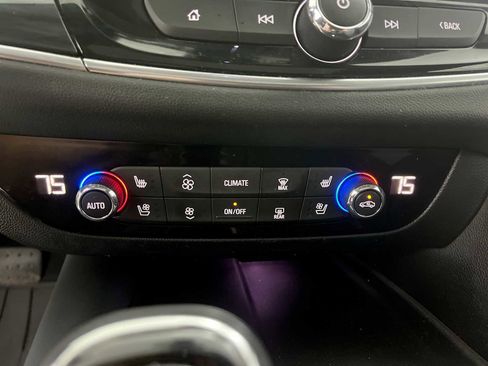 Used 2019 Buick Enclave Premium w/ Experience Buick Package AWD/4WD image 23
