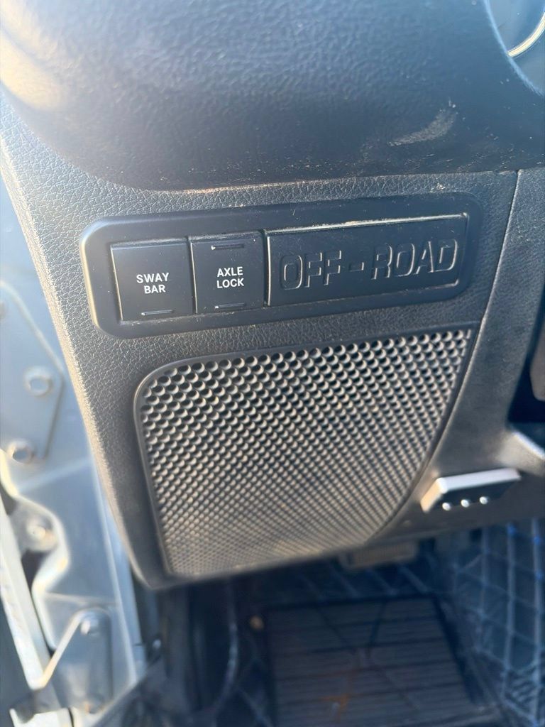 Used 2014 Jeep Wrangler Unlimited Rubicon w/ Connectivity Group AWD/4WD image 13