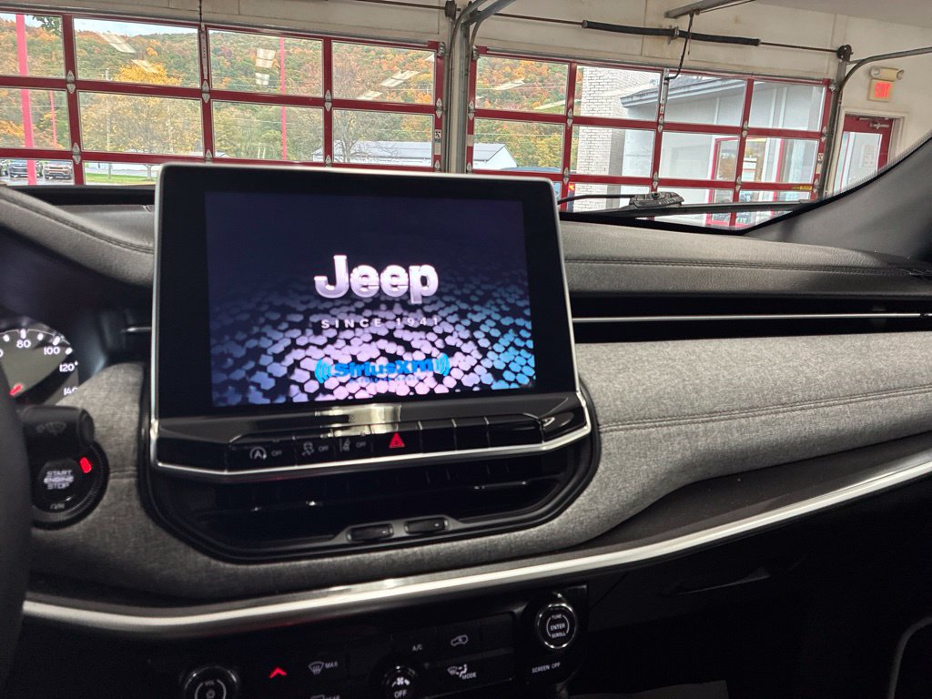 Certified 2023 Jeep Compass Latitude AWD/4WD image 43