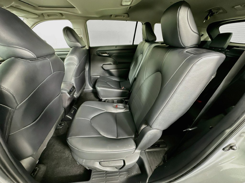 Certified 2025 Toyota Highlander XLE FWD image 23