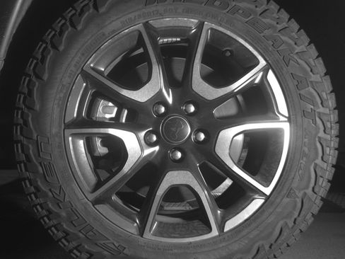 Used 2025 Jeep Compass Trailhawk AWD/4WD image 12