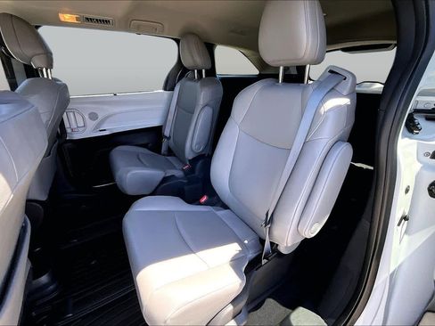 Used 2025 Toyota Sienna XLE AWD/4WD image 20
