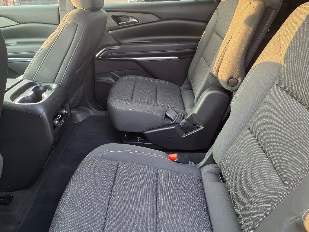 Used 2025 Chevrolet Traverse LT w/ Driver Confidence Package FWD image 11