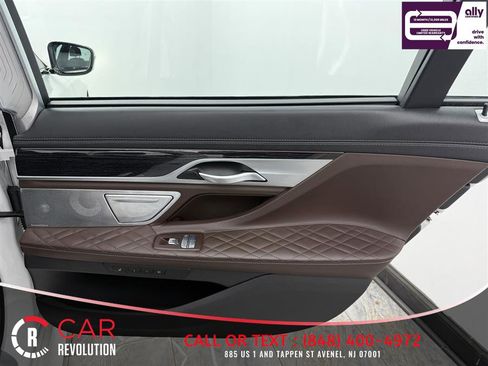 Used 2021 BMW 750i xDrive w/ Luxury Rear Seating Package image 33