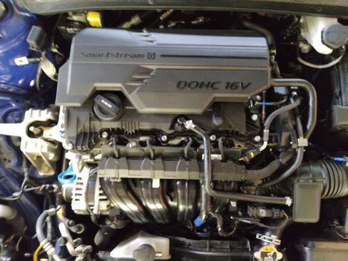 Used 2025 Hyundai Elantra SE FWD image 30