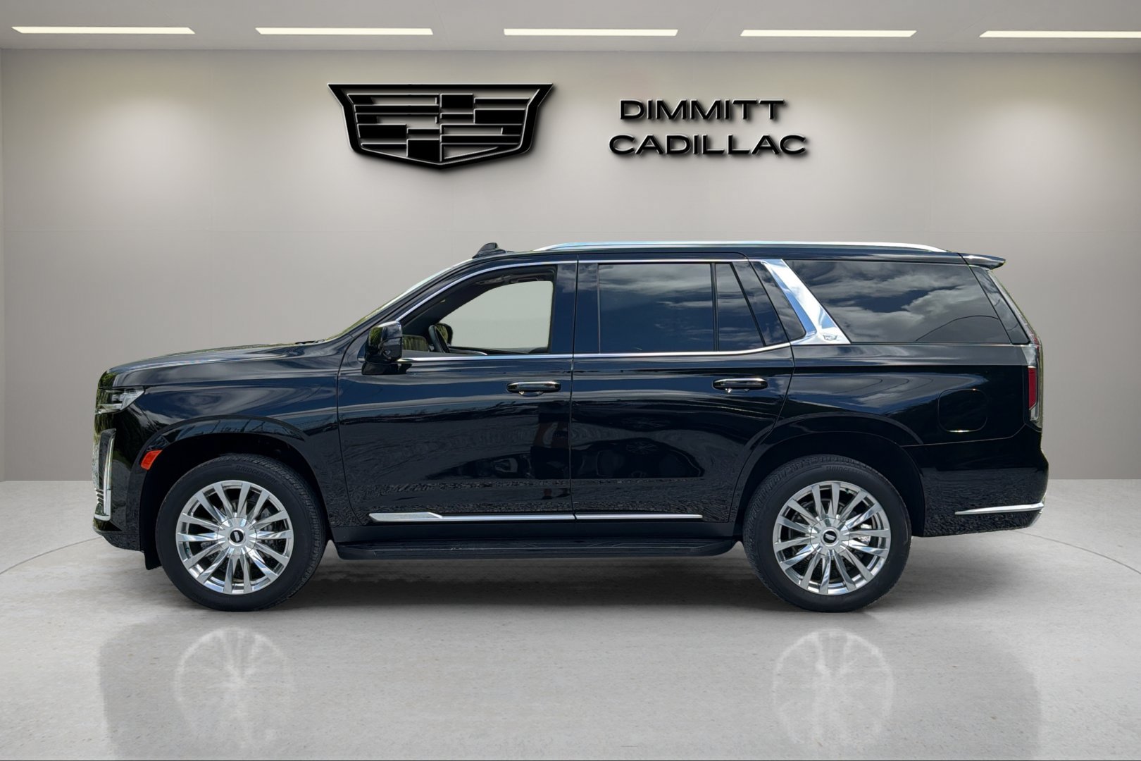 Certified 2022 Cadillac Escalade Premium Luxury RWD image 8