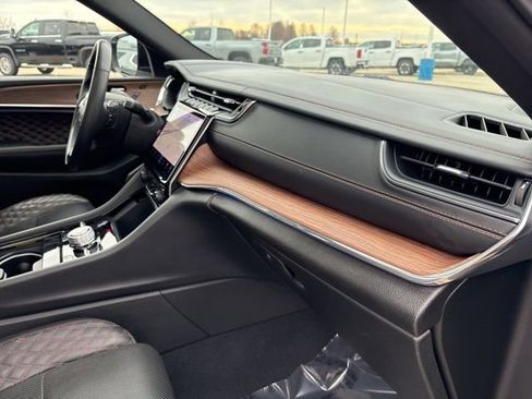 Used 2024 Jeep Grand Cherokee Summit image 23