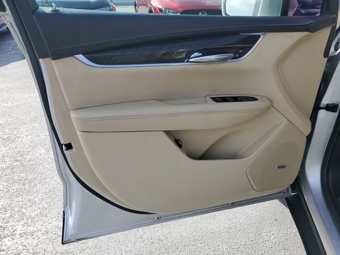 Used 2018 Cadillac XT5 AWD image 21