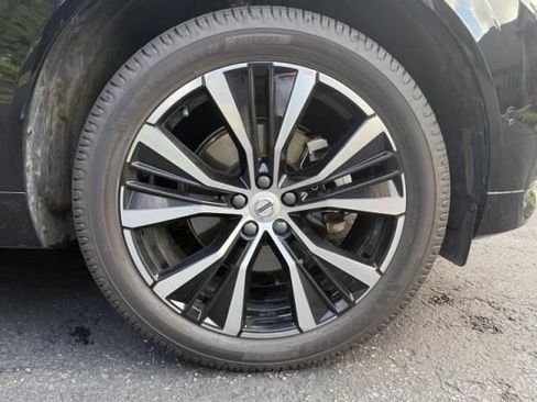 Used 2024 Volvo XC60 B5 Plus w/ Protection Package Premier AWD/4WD image 5