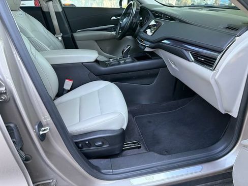 Used 2023 Cadillac XT4 Luxury w/ Cold Weather Package FWD image 13