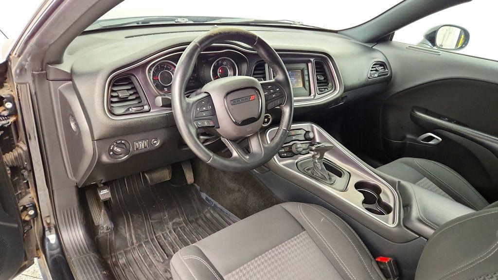 Used 2015 Dodge Challenger SXT RWD image 11