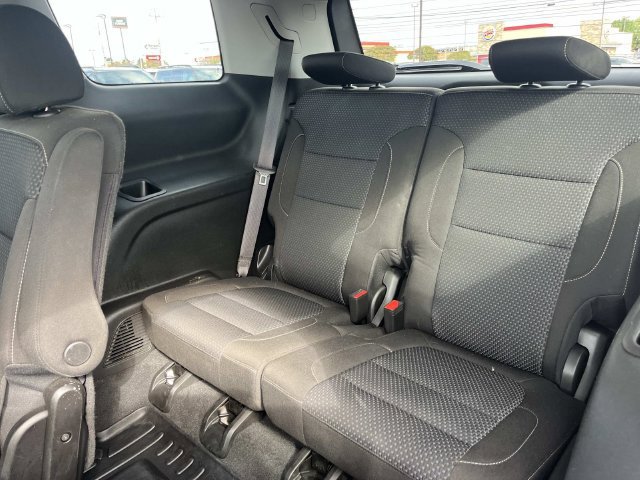 Used 2023 GMC Acadia SLE FWD image 18