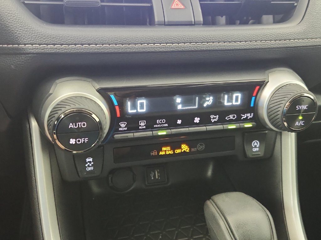 Used 2025 Toyota RAV4 XLE AWD/4WD image 29