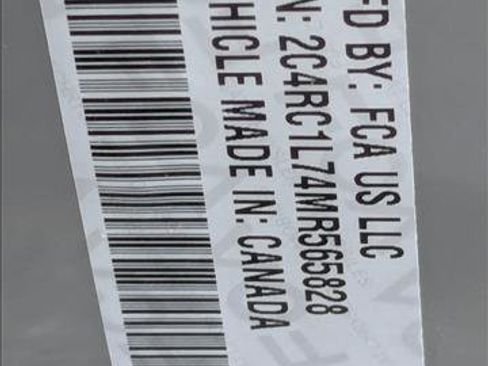 Used 2021 Chrysler Pacifica Touring-L image 24